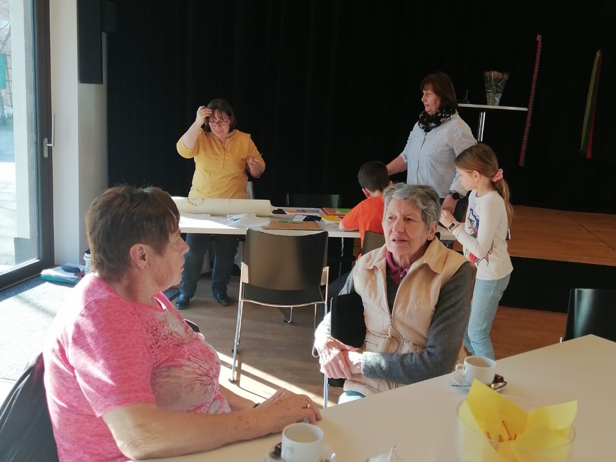 Generationenverbindend / Moser Michaela